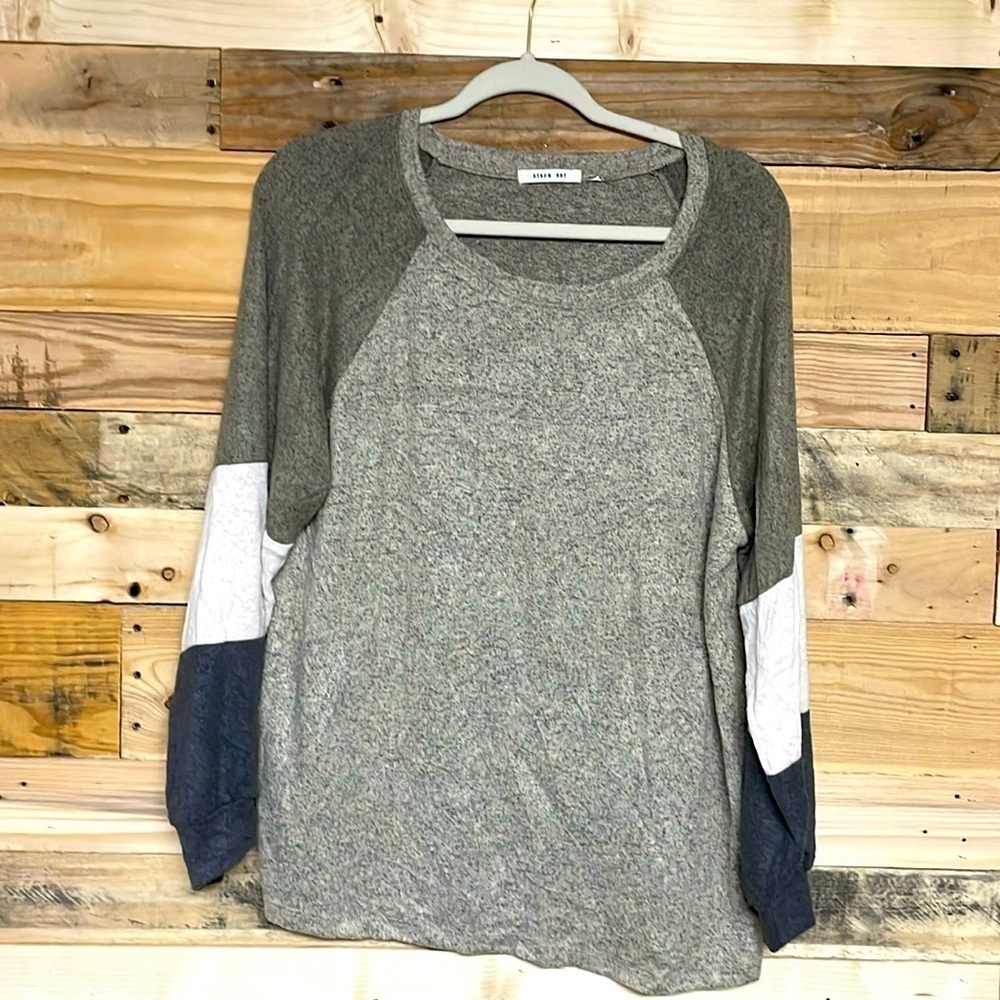 Bryon Bay size large color block terrycloth soft brush long sleeve top